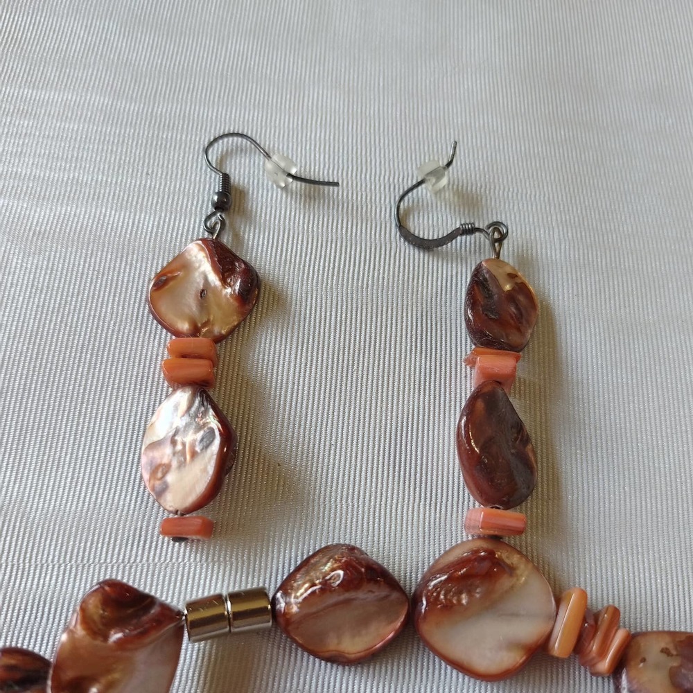 Mother of Pearl Shell Chip Iridescent Golden Copper Jewelry Set - Picture 5 of 10